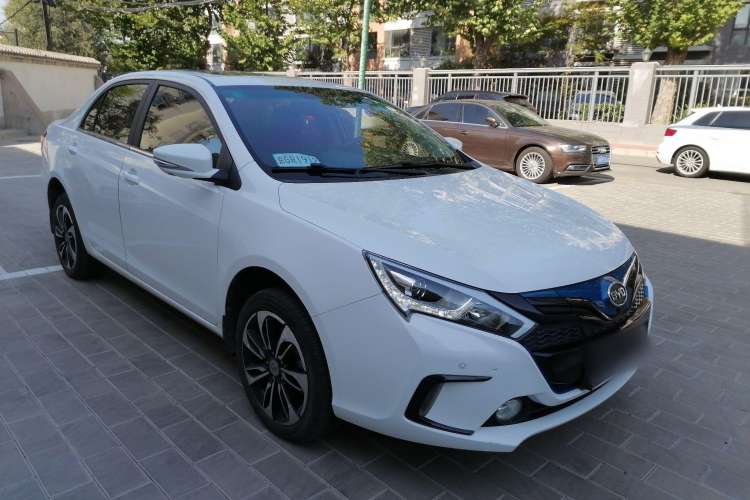 Used BYD Qin New Energy 2016 Qin EV300 Prestige Model Front Right 45 Deg