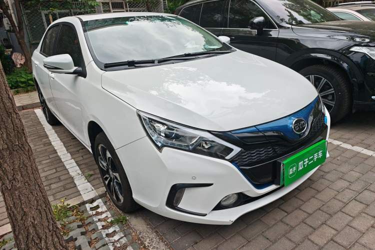 Used BYD Qin New Energy 2016 Qin EV300 Prestige Model Front Right 45 Deg