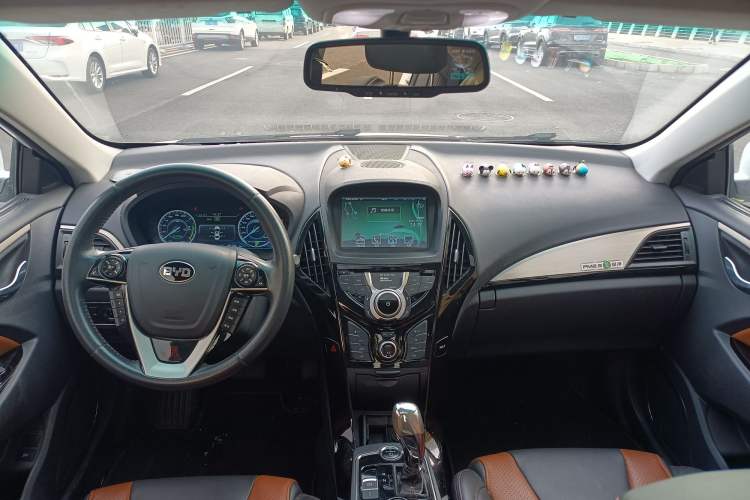 Used BYD Qin New Energy 2016 Qin EV300 Prestige Model Interior 1