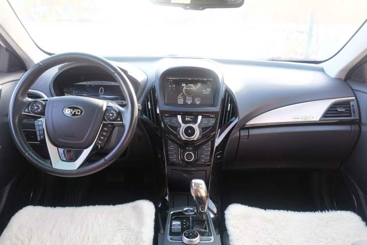 Used BYD Qin New Energy 2016 Qin EV300 Prestige Model Interior 3