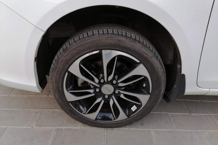 Used BYD Qin New Energy 2016 Qin EV300 Prestige Model Left Front Wheel Hub
