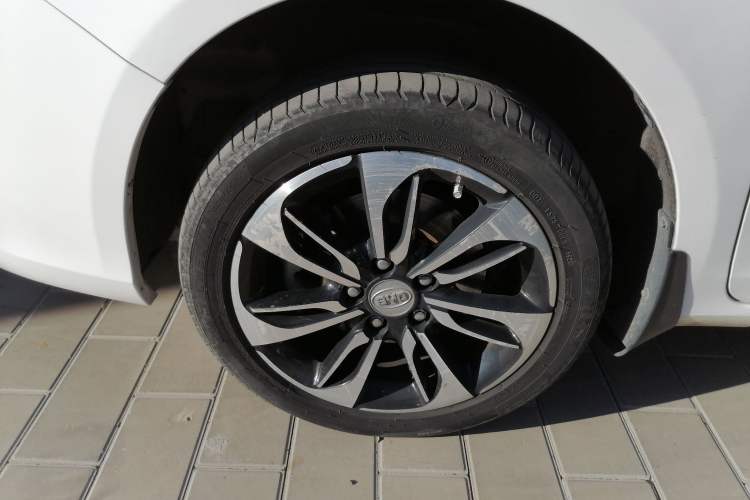 Used BYD Qin New Energy 2016 Qin EV300 Prestige Model Left Front Wheel Hub