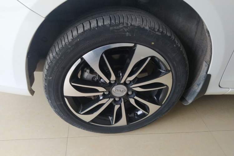 Used BYD Qin New Energy 2016 Qin EV300 Prestige Model Left Front Wheel Hub