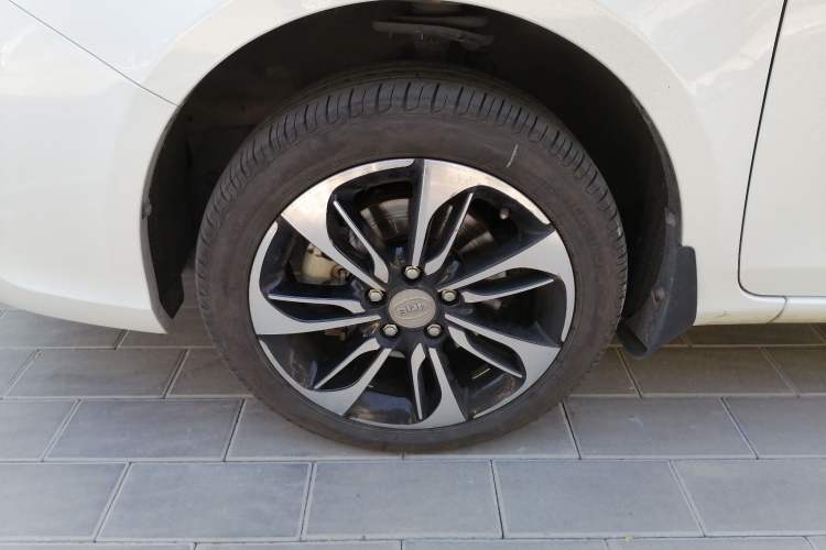 Used BYD Qin New Energy 2016 Qin EV300 Prestige Model Left Front Wheel Hub