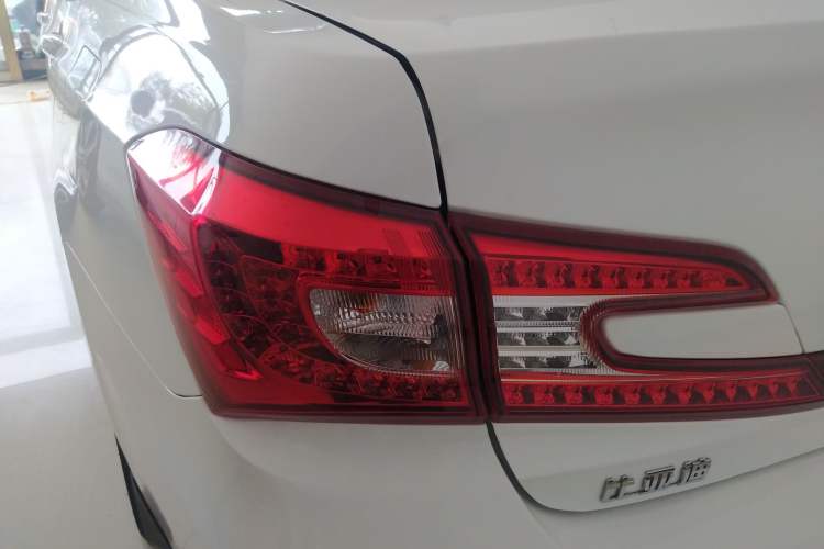 Used BYD Qin New Energy 2016 Qin EV300 Prestige Model Left Rear Taillight