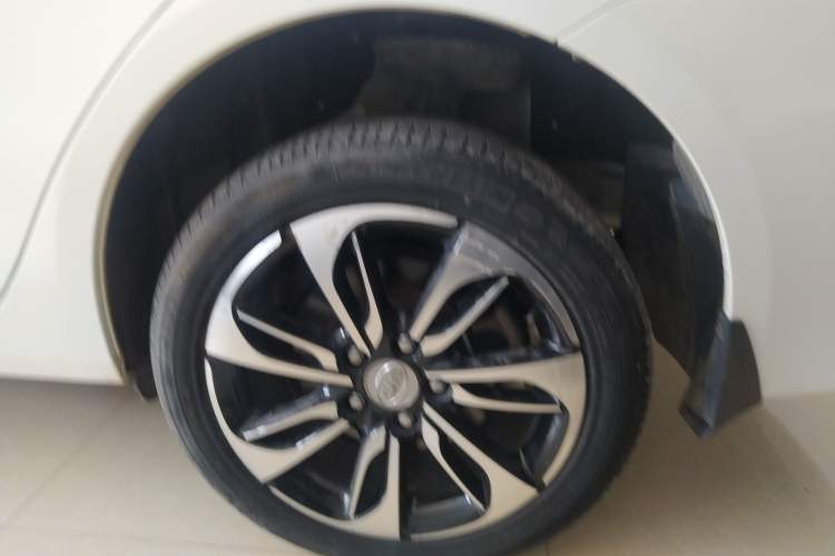 Used BYD Qin New Energy 2016 Qin EV300 Prestige Model Left Rear Wheel Hub