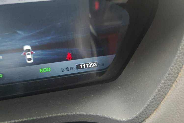 Used BYD Qin New Energy 2016 Qin EV300 Prestige Model Odometer Close Up