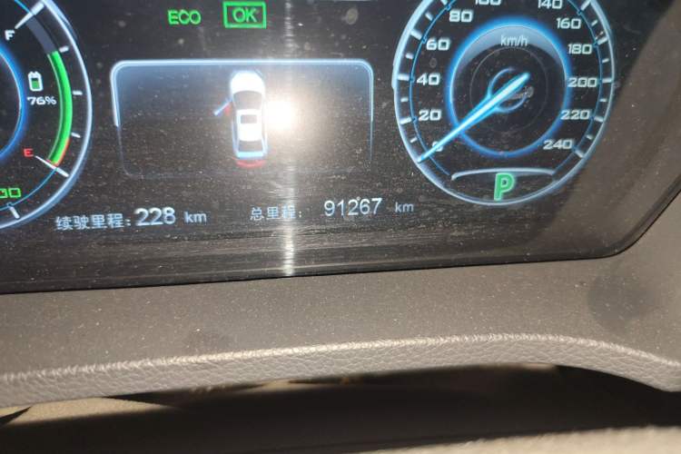 Used BYD Qin New Energy 2016 Qin EV300 Prestige Model Odometer Close Up