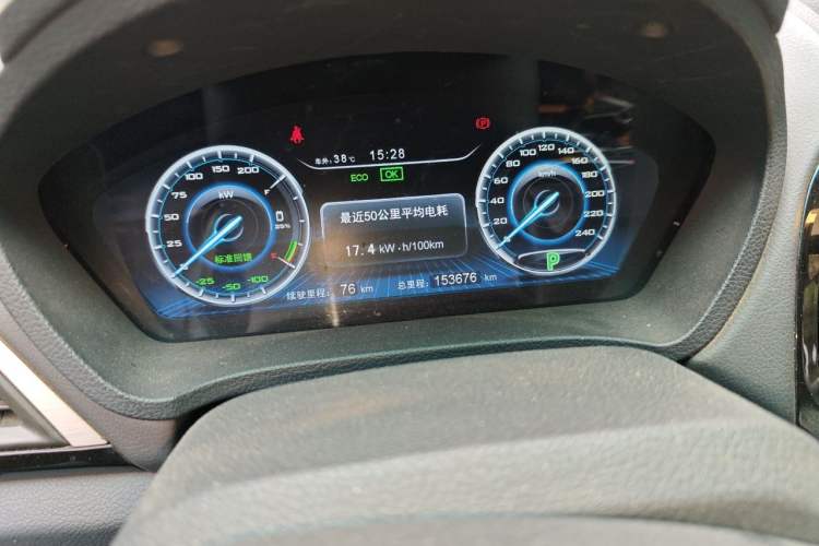 Used BYD Qin New Energy 2016 Qin EV300 Prestige Model Odometer Close Up