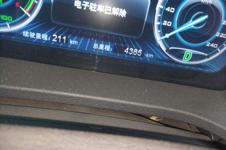 Used BYD Qin New Energy 2016 Qin EV300 Prestige Model Odometer Close Up