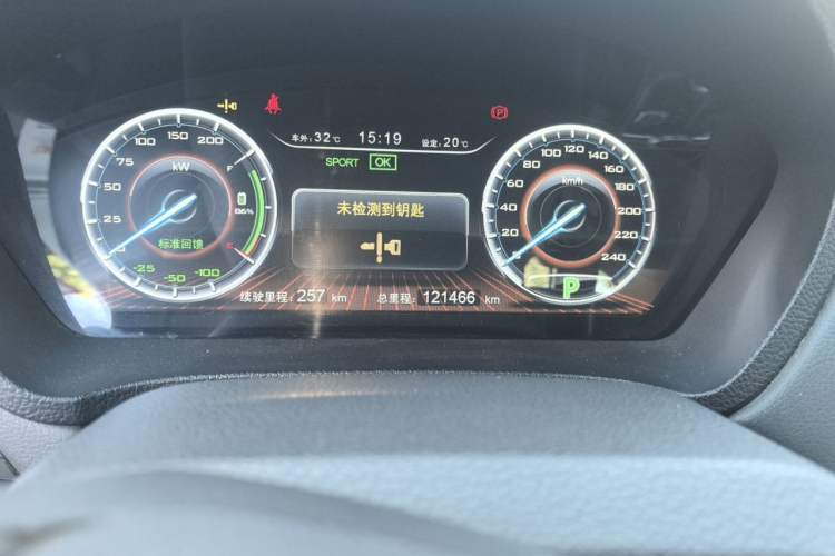 Used BYD Qin New Energy 2016 Qin EV300 Prestige Model Odometer Close Up