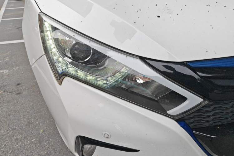 Used BYD Qin New Energy 2016 Qin EV300 Prestige Model Right Front Headlight
