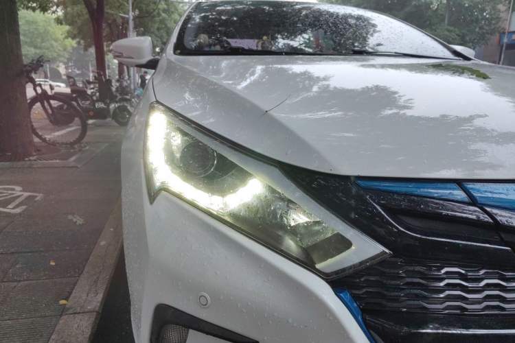 Used BYD Qin New Energy 2016 Qin EV300 Prestige Model Right Front Headlight