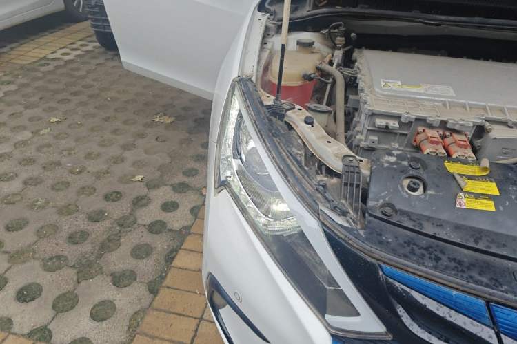 Used BYD Qin New Energy 2016 Qin EV300 Prestige Model Right Front Headlight