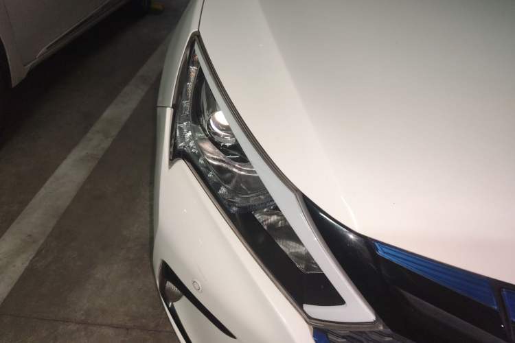 Used BYD Qin New Energy 2016 Qin EV300 Prestige Model Right Front Headlight