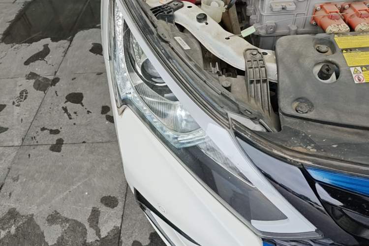 Used BYD Qin New Energy 2016 Qin EV300 Prestige Model Right Front Headlight