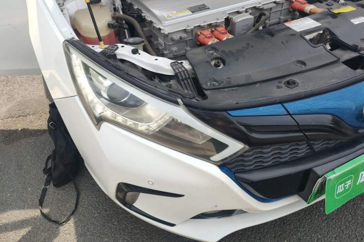 Used BYD Qin New Energy 2016 Qin EV300 Prestige Model Right Front Headlight