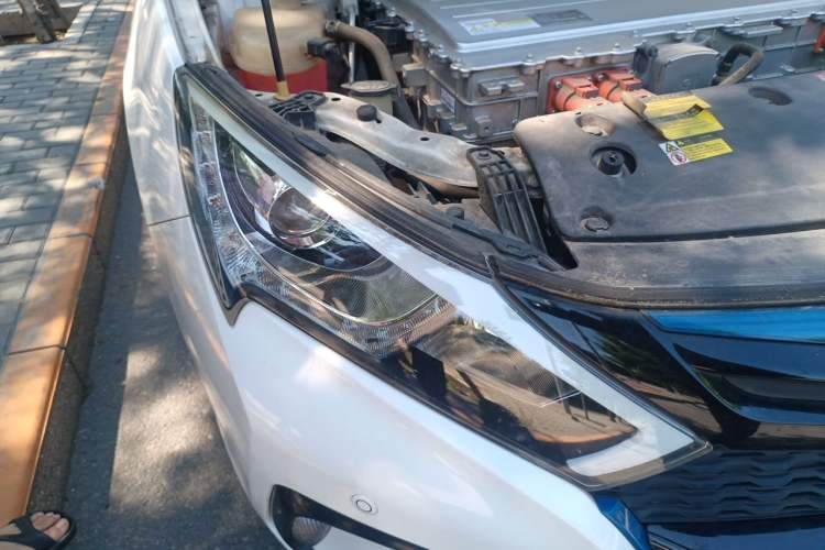Used BYD Qin New Energy 2016 Qin EV300 Prestige Model Right Front Headlight