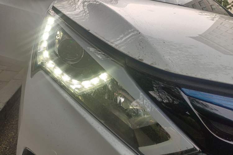 Used BYD Qin New Energy 2016 Qin EV300 Prestige Model Right Front Headlight