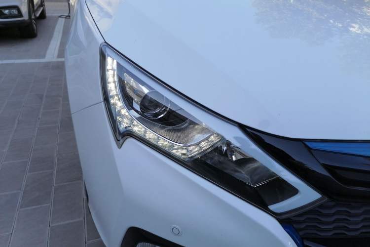 Used BYD Qin New Energy 2016 Qin EV300 Prestige Model Right Front Headlight
