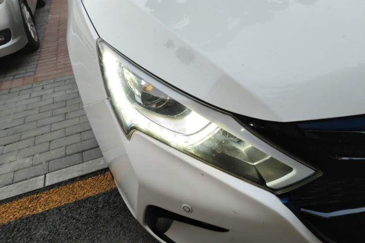 Used BYD Qin New Energy 2016 Qin EV300 Prestige Model Right Front Headlight