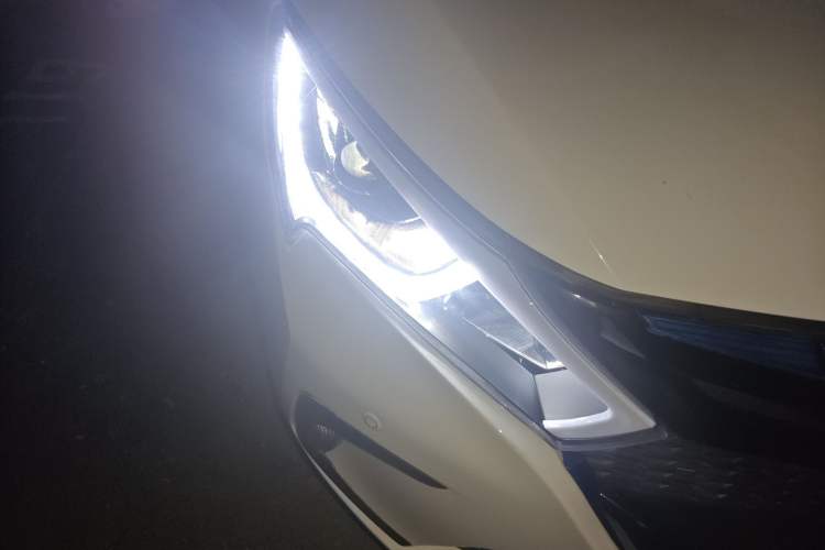 Used BYD Qin New Energy 2016 Qin EV300 Prestige Model Right Front Headlight