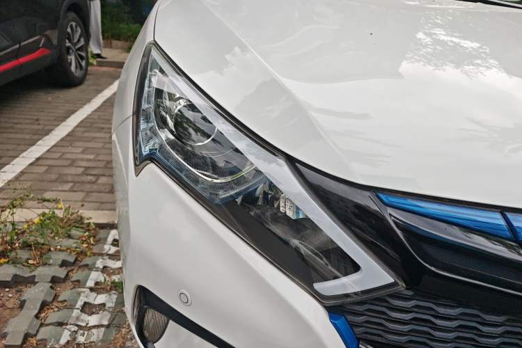 Used BYD Qin New Energy 2016 Qin EV300 Prestige Model Right Front Headlight