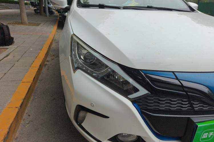 Used BYD Qin New Energy 2016 Qin EV300 Prestige Model Right Front Headlight