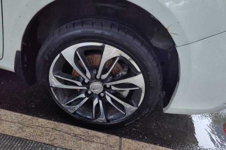 Used BYD Qin New Energy 2016 Qin EV300 Prestige Model Right Front Wheel Hub