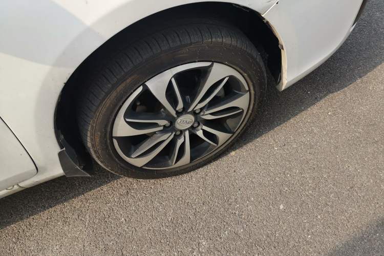 Used BYD Qin New Energy 2016 Qin EV300 Prestige Model Right Front Wheel Hub