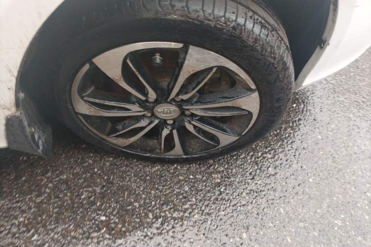 Used BYD Qin New Energy 2016 Qin EV300 Prestige Model Right Front Wheel Hub