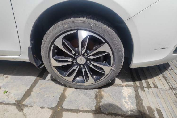 Used BYD Qin New Energy 2016 Qin EV300 Flagship Model Right Front Wheel Hub