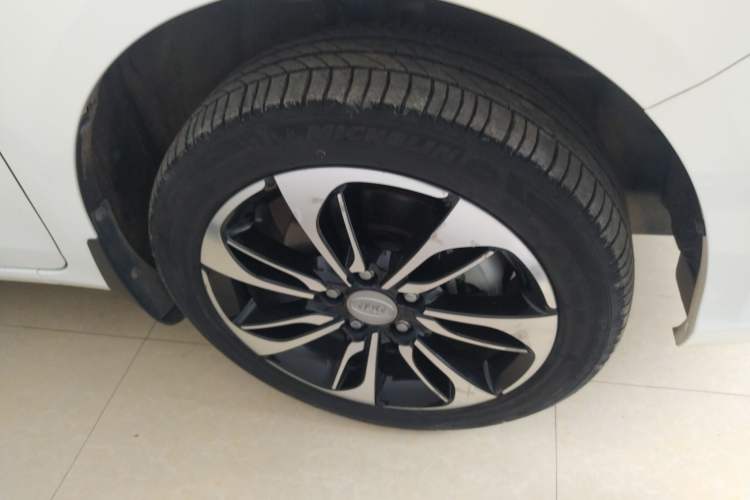 Used BYD Qin New Energy 2016 Qin EV300 Prestige Model Right Front Wheel Hub