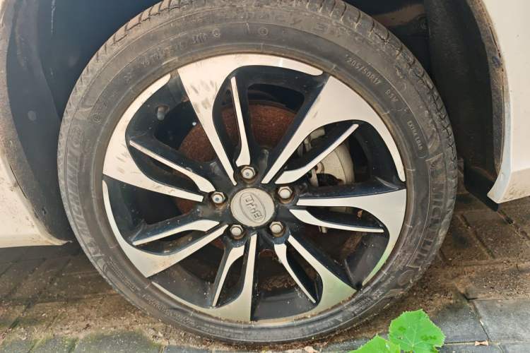 Used BYD Qin New Energy 2016 Qin EV300 Prestige Model Right Front Wheel Hub