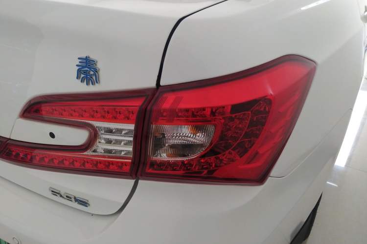 Used BYD Qin New Energy 2016 Qin EV300 Prestige Model Right Rear Taillight
