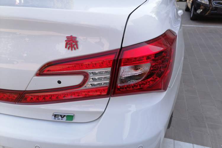 Used BYD Qin New Energy 2016 Qin EV300 Prestige Model Right Rear Taillight