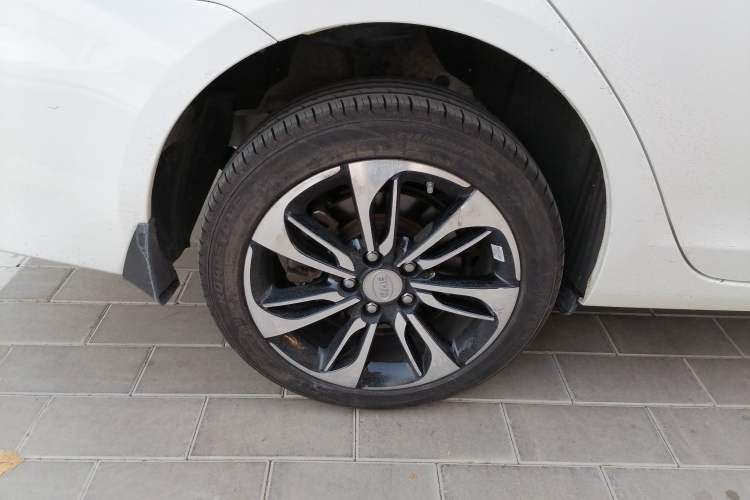 Used BYD Qin New Energy 2016 Qin EV300 Prestige Model Right Rear Wheel Hub