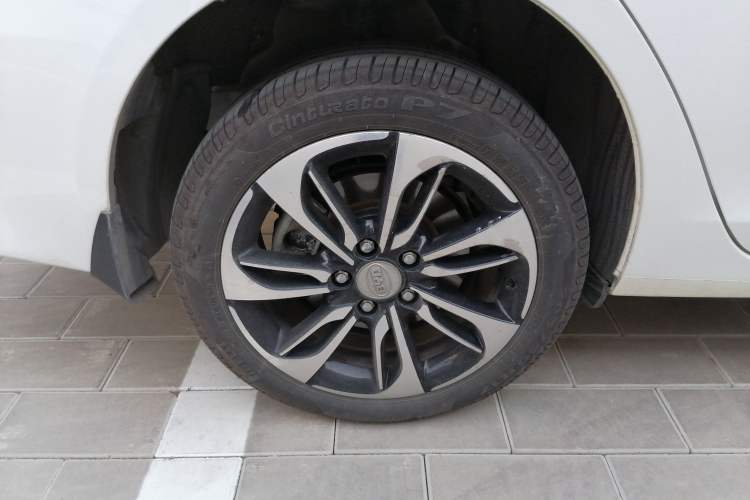 Used BYD Qin New Energy 2016 Qin EV300 Prestige Model Right Rear Wheel Hub