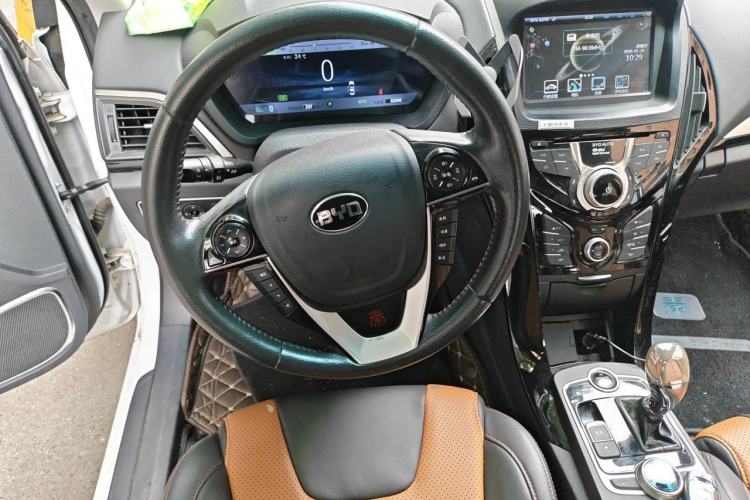 Used BYD Qin New Energy 2016 Qin EV300 Prestige Model Steering Wheel
