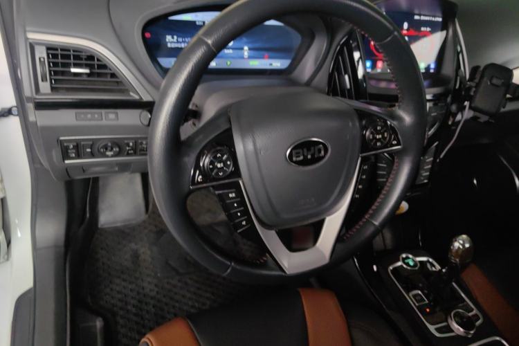 Used BYD Qin New Energy 2016 Qin EV300 Prestige Model Steering Wheel