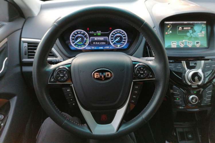 Used BYD Qin New Energy 2016 Qin EV300 Prestige Model Steering Wheel
