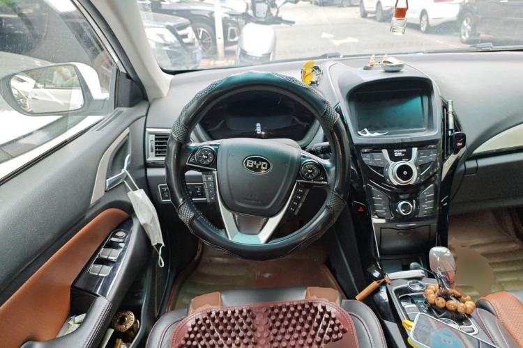 Used BYD Qin New Energy 2016 Qin EV300 Prestige Model Steering Wheel
