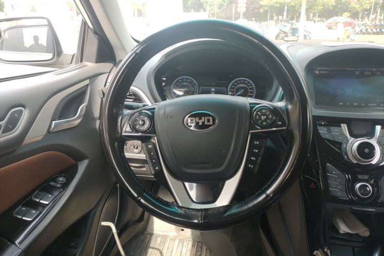 Used BYD Qin New Energy 2016 Qin EV300 Prestige Model Steering Wheel