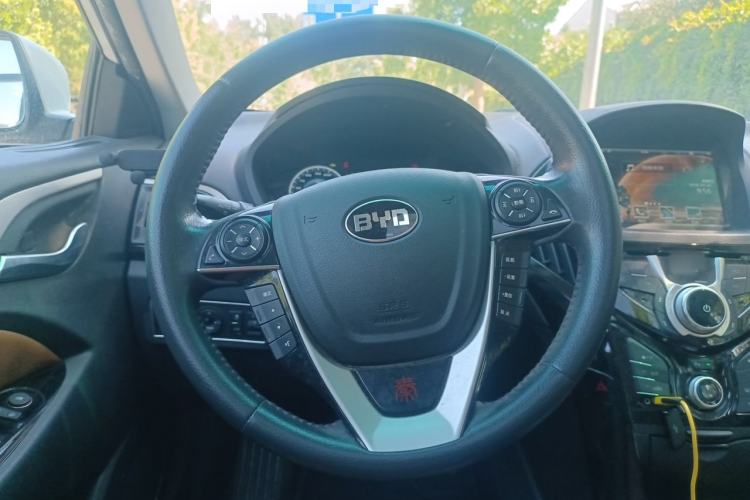 Used BYD Qin New Energy 2016 Qin EV300 Prestige Model Steering Wheel