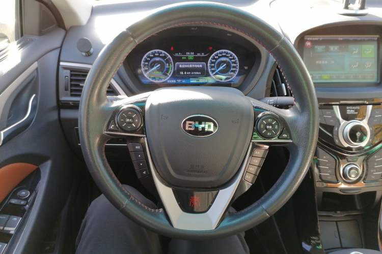 Used BYD Qin New Energy 2016 Qin EV300 Prestige Model Steering Wheel