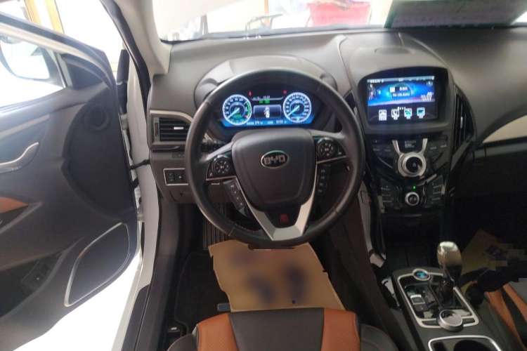 Used BYD Qin New Energy 2016 Qin EV300 Prestige Model Steering Wheel