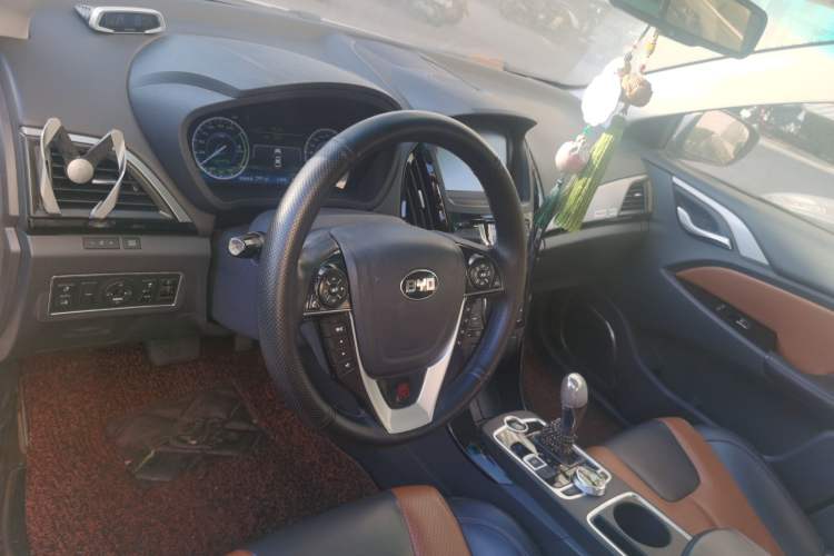 Used BYD Qin New Energy 2016 Qin EV300 Prestige Model Steering Wheel