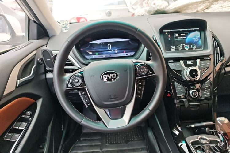 Used BYD Qin New Energy 2016 Qin EV300 Prestige Model Steering Wheel