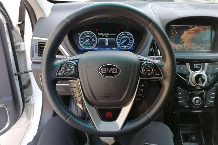 Used BYD Qin New Energy 2016 Qin EV300 Prestige Model Steering Wheel