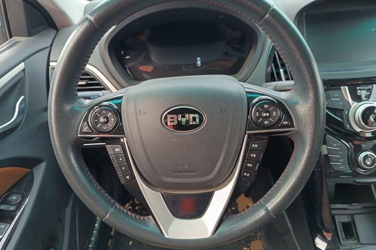 Used BYD Qin New Energy 2016 Qin EV300 Prestige Model Steering Wheel